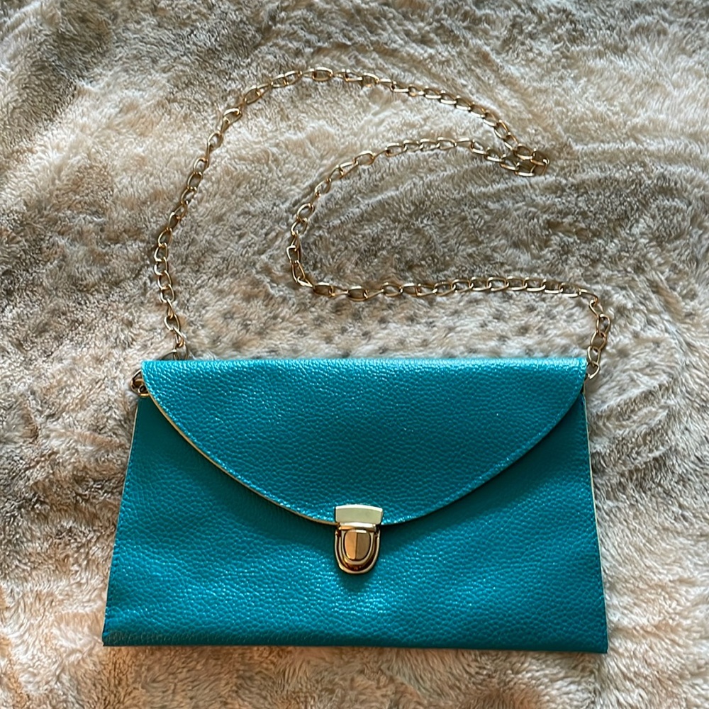 Cross body chain purse by Gearonic